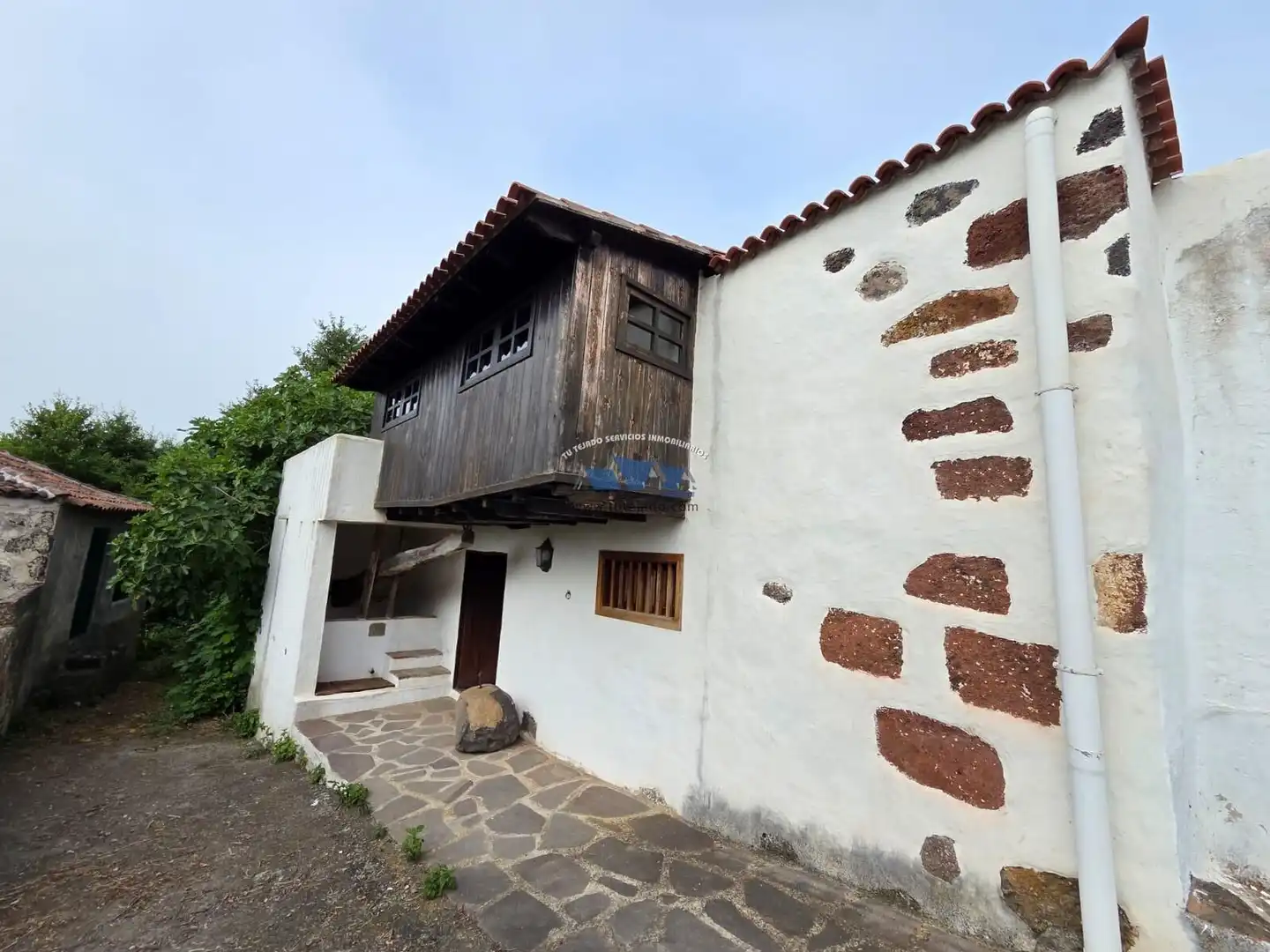 Vista exterior de Casa o xalet en venda en El Tanque amb Moblat