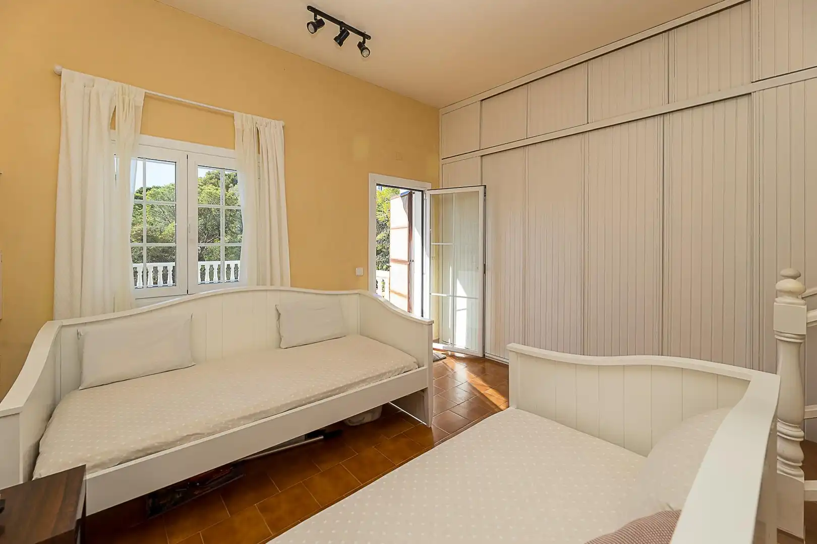 Habitación de Casa adosada en venta en Calvià con Aire acondicionado, Calefacción y Jardín privado
