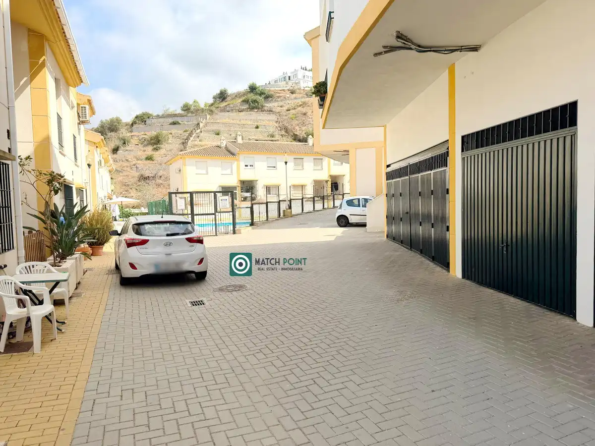 Parkplatz von Einfamilien-Reihenhaus zur Miete in Almuñécar mit Möbliert