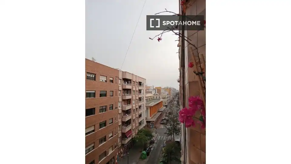 Vista exterior de Pis per a compartir en Valencia amb Aire condicionat, Calefacció i Terrassa