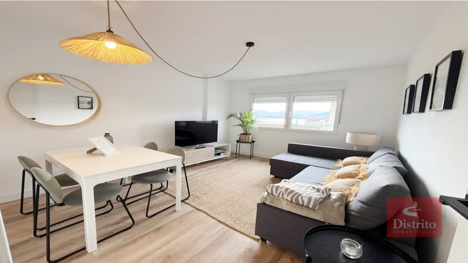 Living room of Flat for sale in Santander  with Heating and Furnished