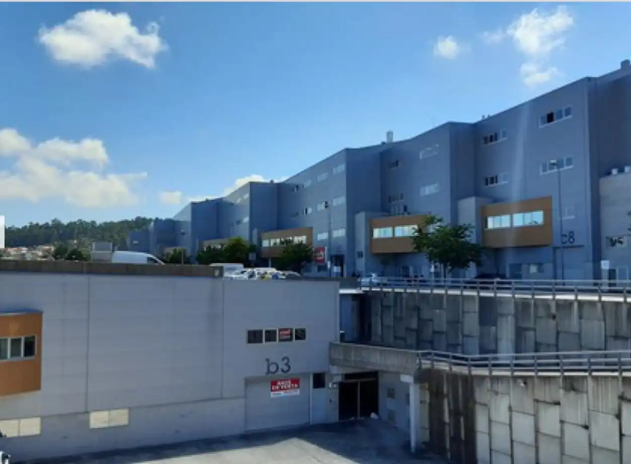 Vista exterior de Nave industrial en venta en Vigo 
