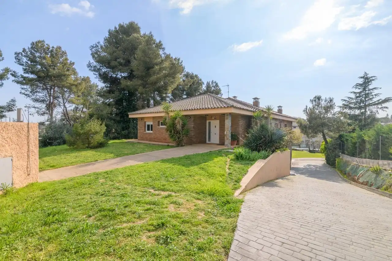 Exterior view of Houses for sale in Sabadell  with Air Conditioner, Heating and Terrace