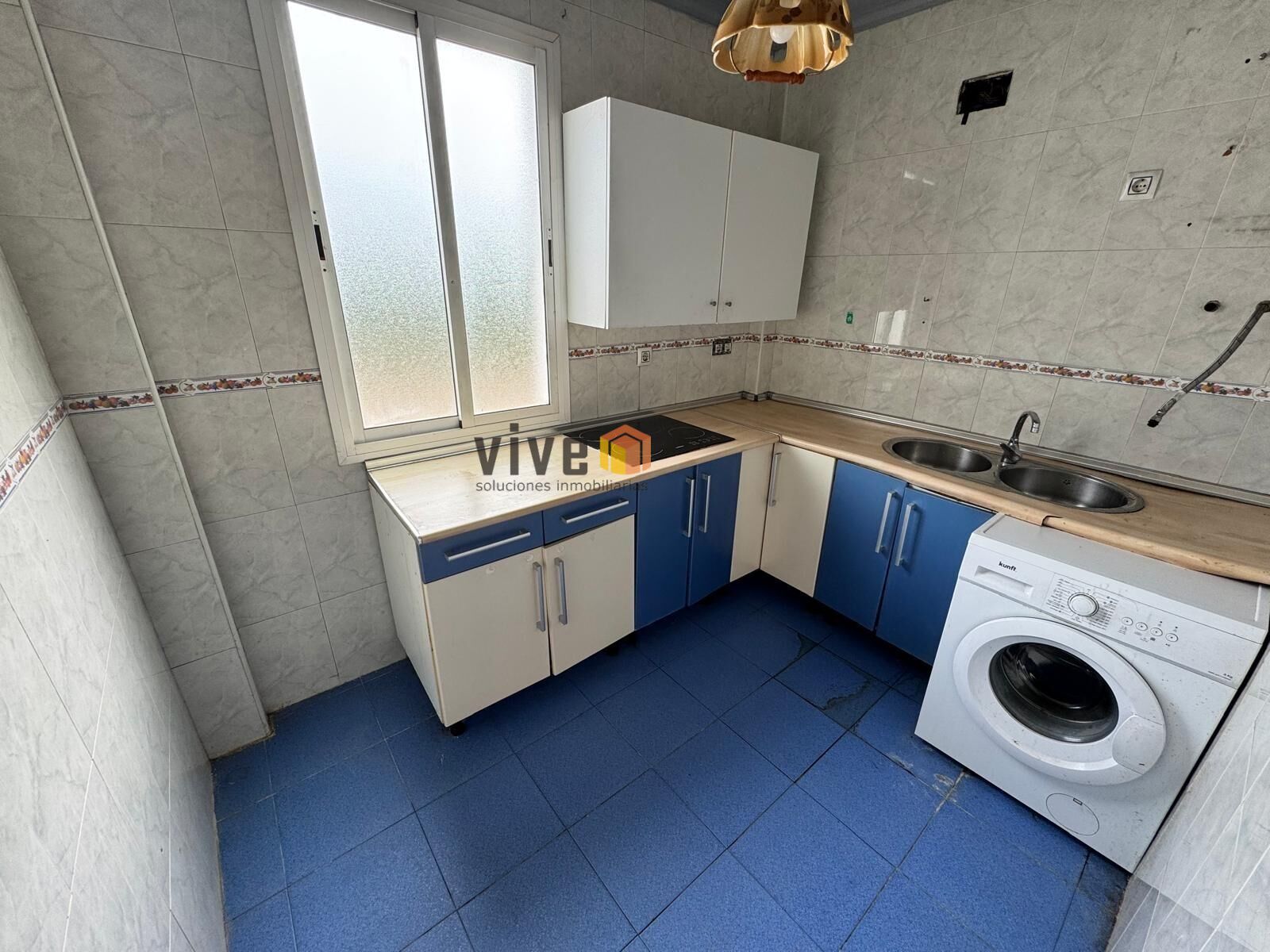 Kitchen of Flat for sale in  Sevilla Capital