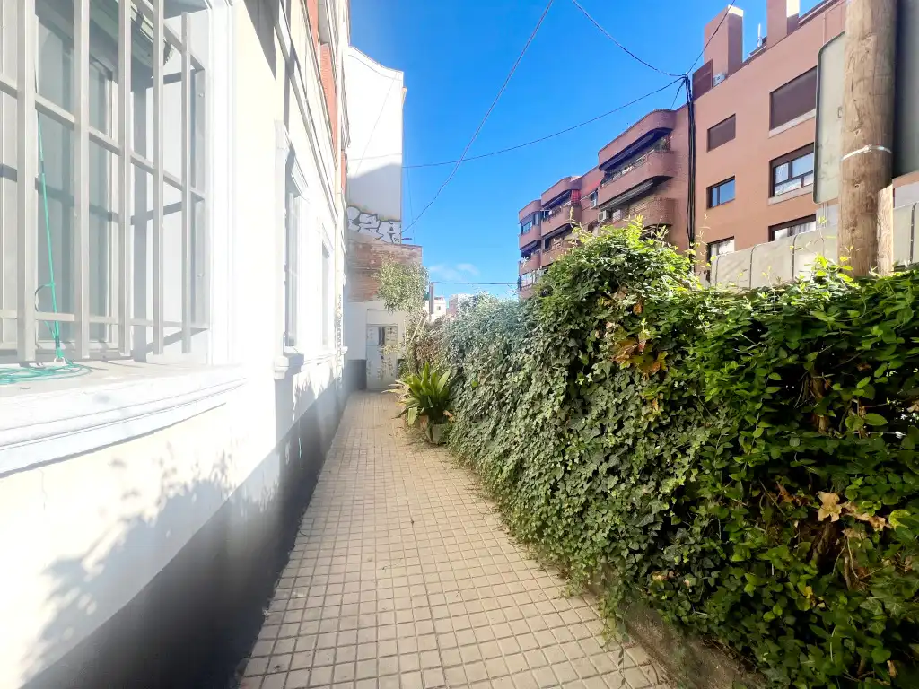 Außenansicht von Wohnung zum Verkauf in Madrid mit Klimaanlage, Heizung und Privatgarten