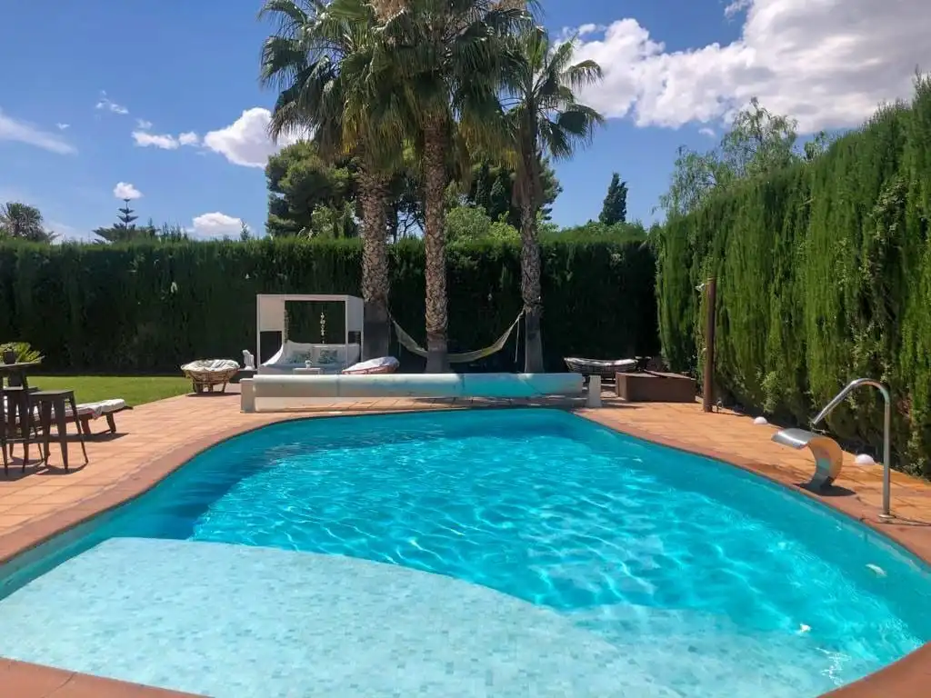 Piscina de Casa o chalet en venta en Elda con Aire acondicionado, Calefacción y Jardín privado