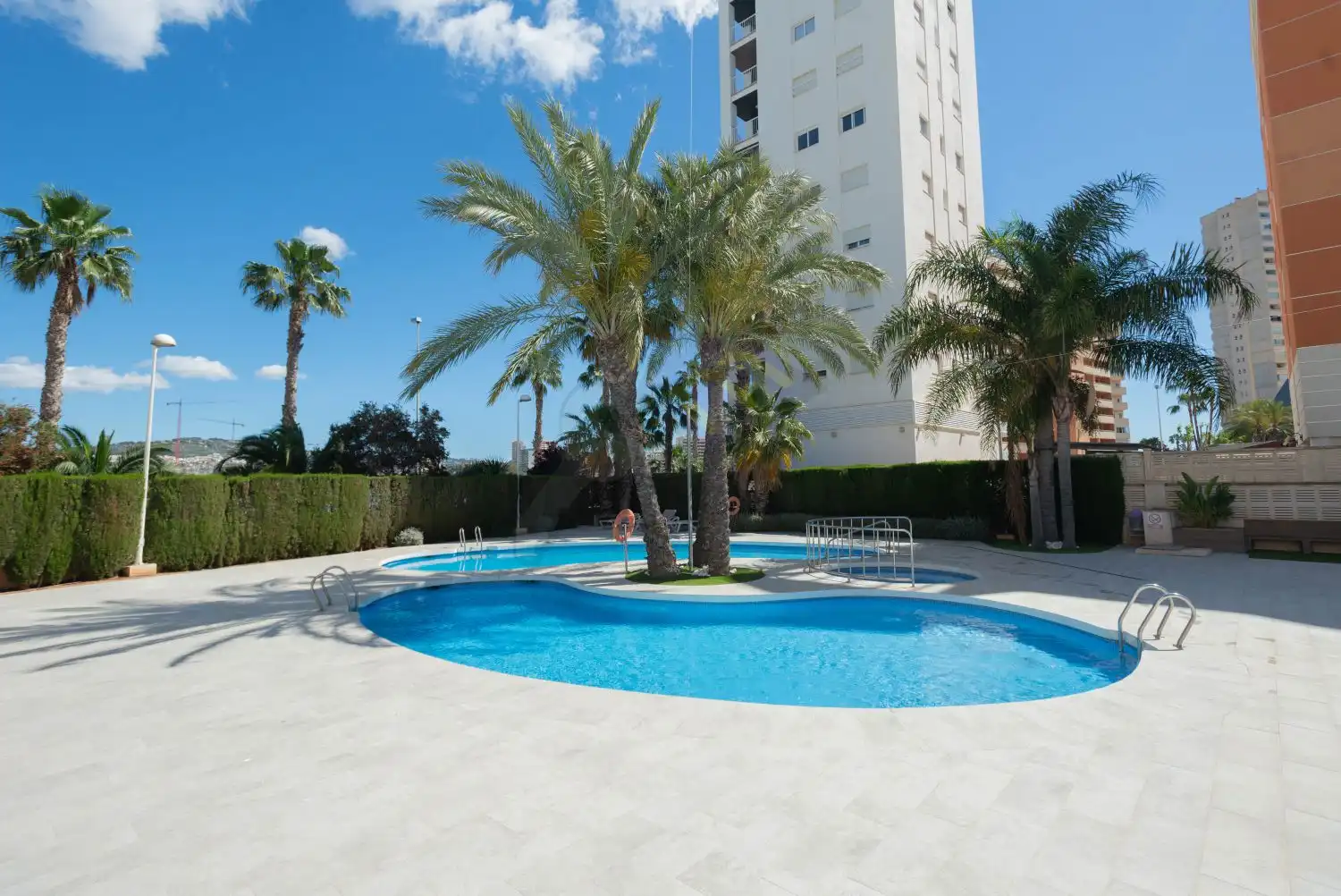 Piscina de Apartament en venda en Calpe / Calp amb Aire condicionat, Calefacció i Terrassa