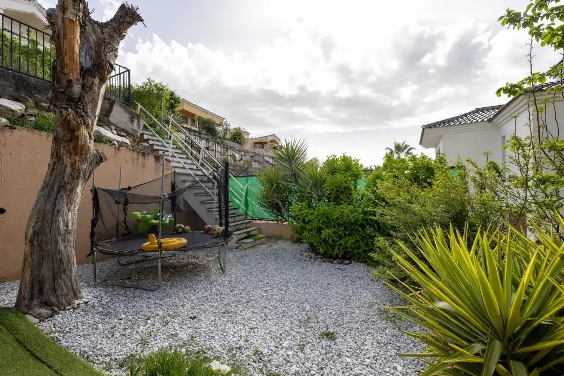 Jardín de Casa o chalet en venta en La Zubia con Aire acondicionado, Calefacción y Jardín privado
