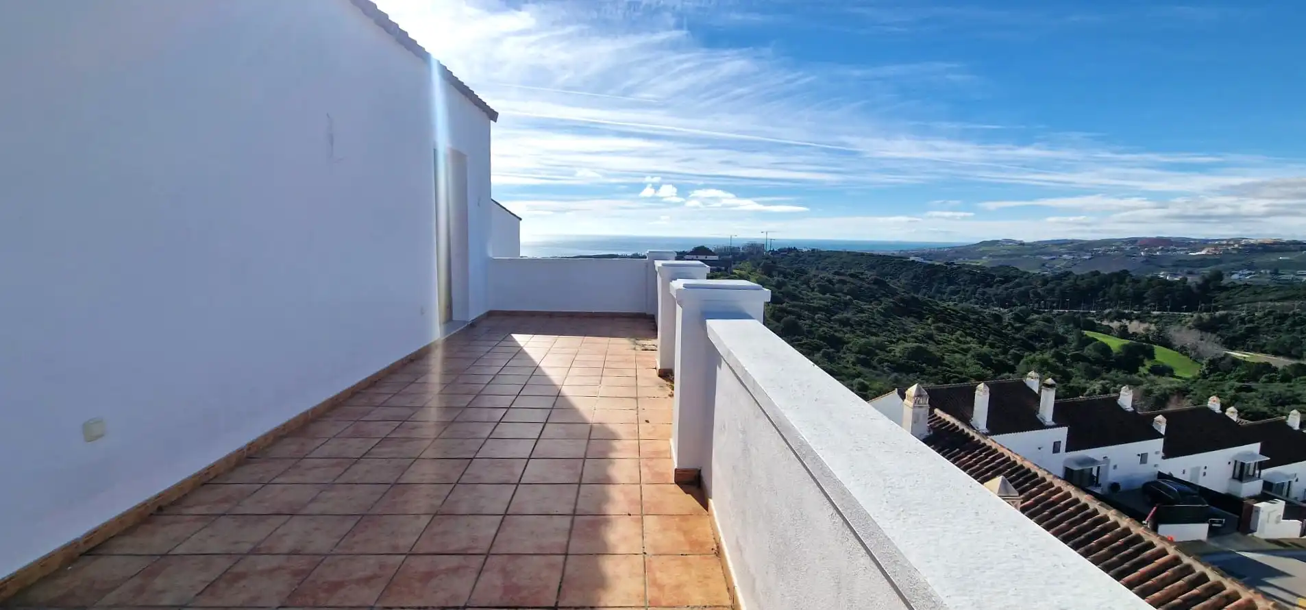 Terrasse von Einfamilien-Reihenhaus zum Verkauf in Cártama mit Privatgarten und Terrasse