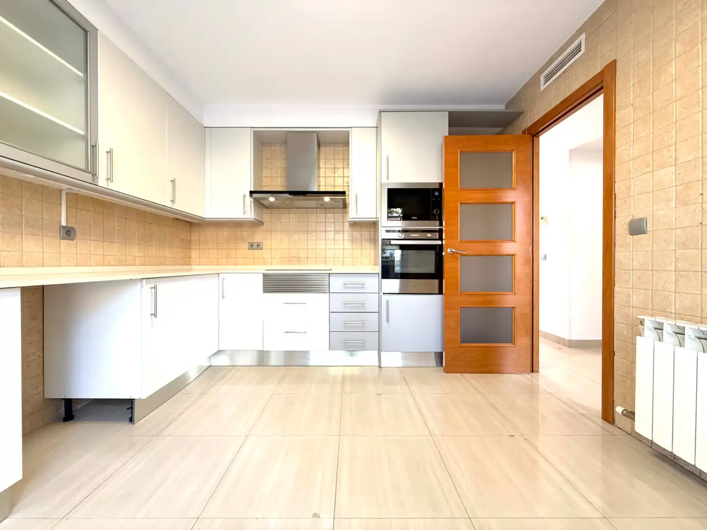 Semi-detached house with pool for sale in Carrer d'Escornalbou, imagen 20