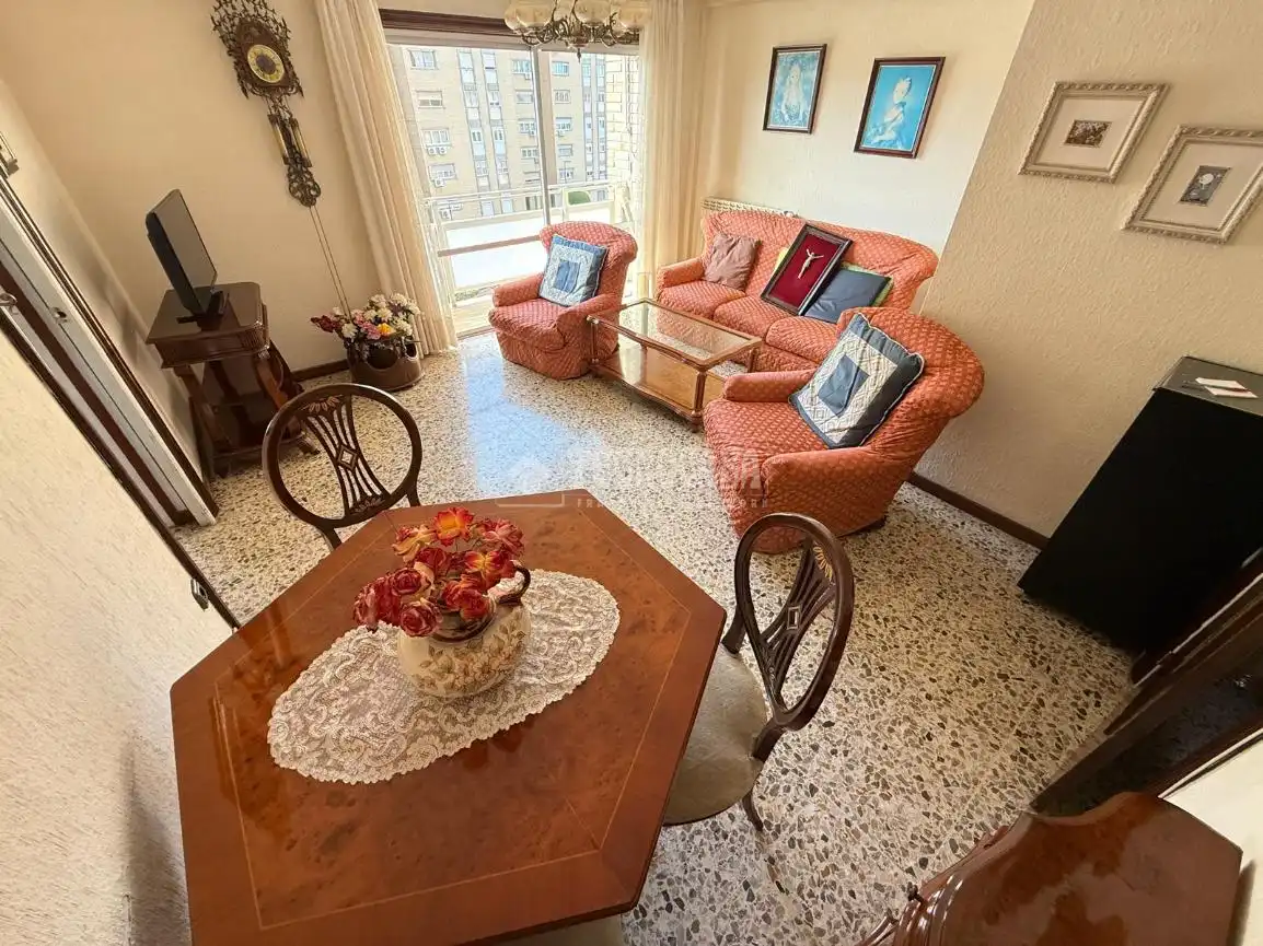 Sala de estar de Piso en venta en Zaragoza con Calefacción, Trastero y Balcón
