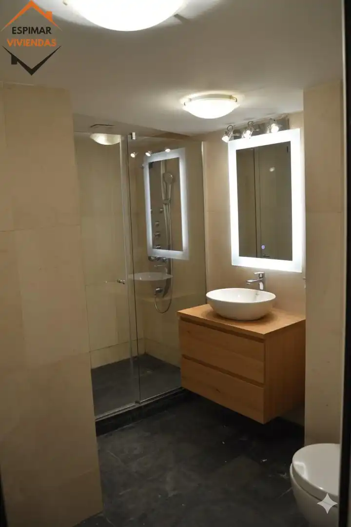 Badezimmer von Büro zum Verkauf in Zaragoza
