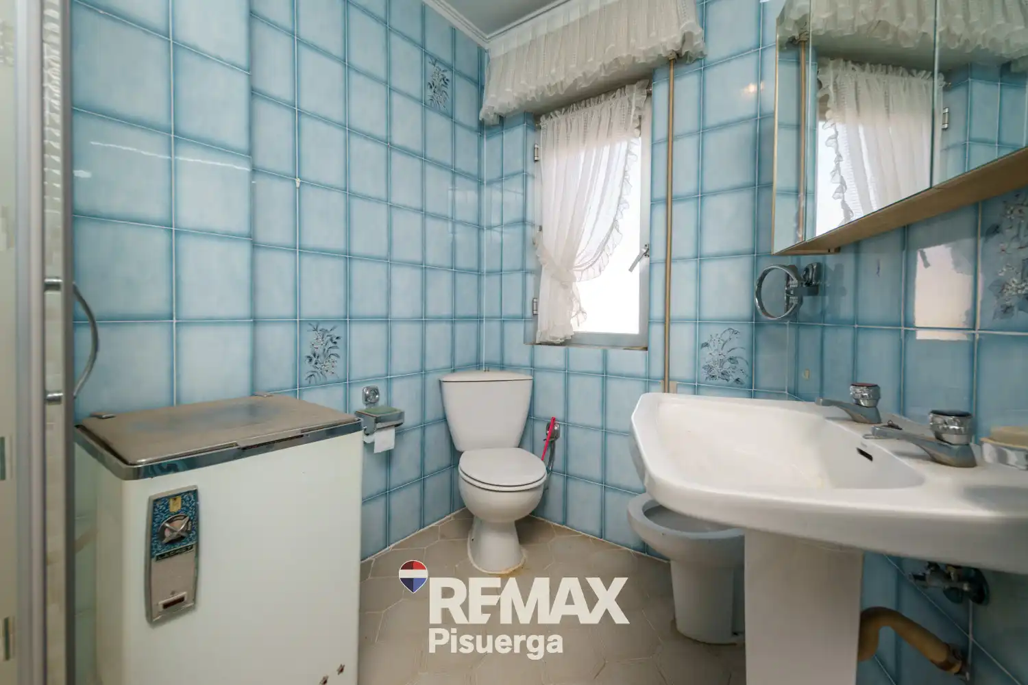 Bany de Casa o xalet en venda en Venta de Baños amb Jardí privat, Terrassa i Traster