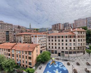 Vista exterior de Dúplex en venda en Bilbao  amb Calefacció, Terrassa i Moblat