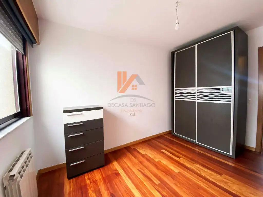 Schlafzimmer von Wohnung zum Verkauf in Ames mit Ofen