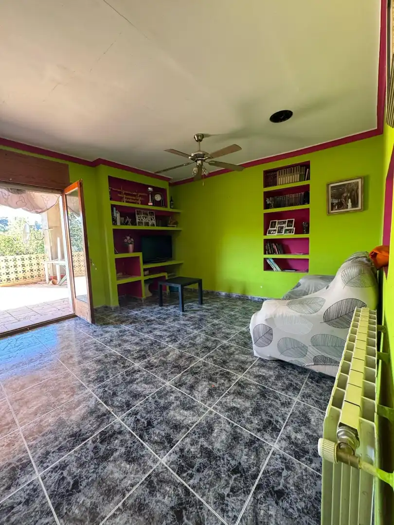 Sala d'estar de Casa adosada en venda en Alcañiz amb Terrassa, Traster i Piscina comunitària