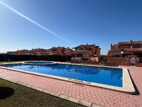 Piscina de Planta baixa de lloguer en Torrevieja amb Aire condicionat, Jardí privat i Terrassa