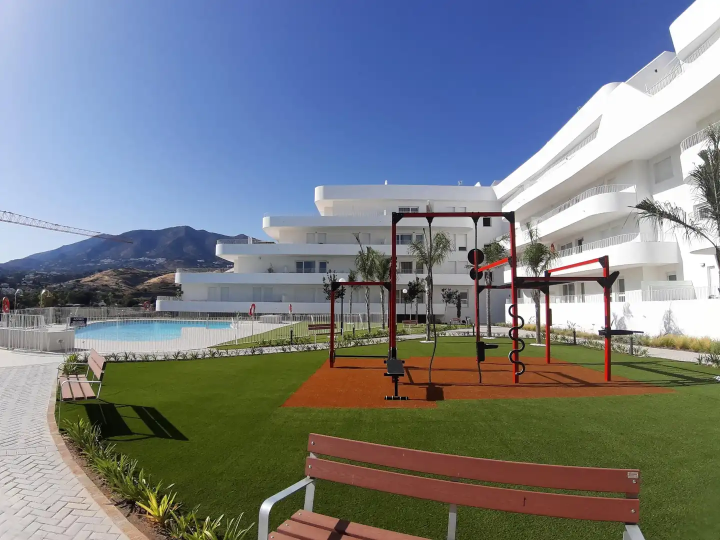 Piscina de Ático de alquiler en Fuengirola con Terraza, Trastero y Jacuzzi