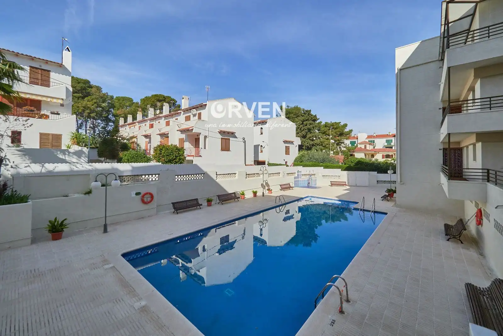 Penthouse with pool for sale in Platja de la Paella