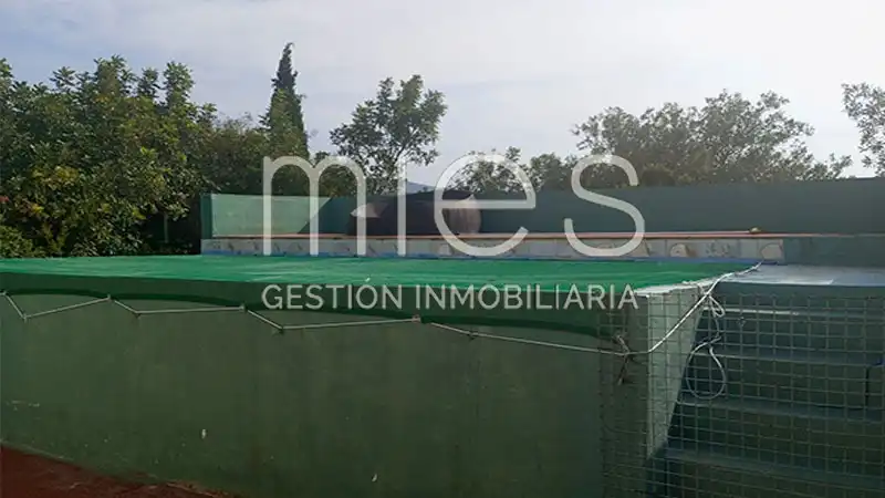 Piscina de Finca rústica en venda en Macastre amb Jardí privat, Traster i Piscina