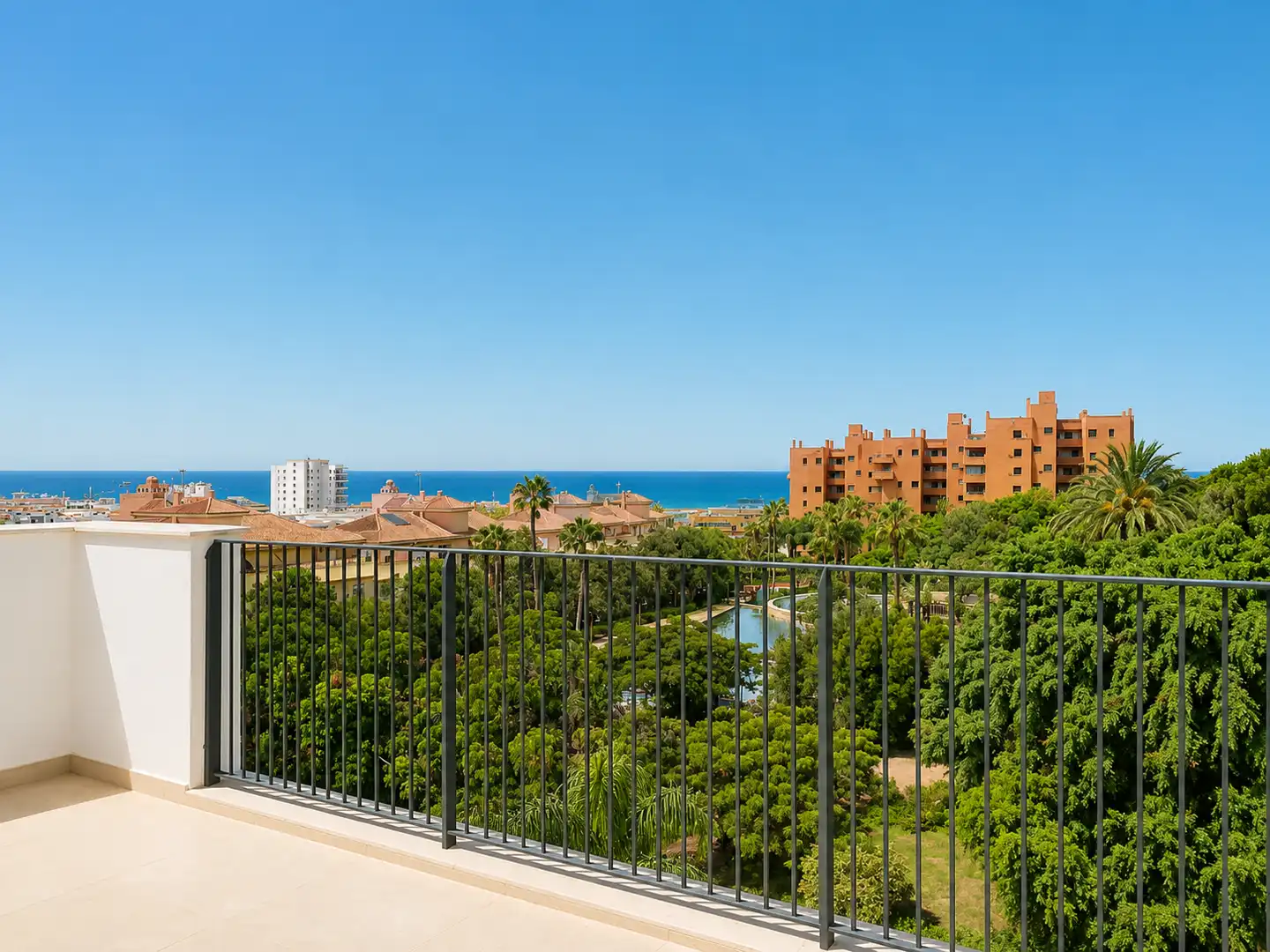 Àtic amb piscina en venda a Estepona Pueblo