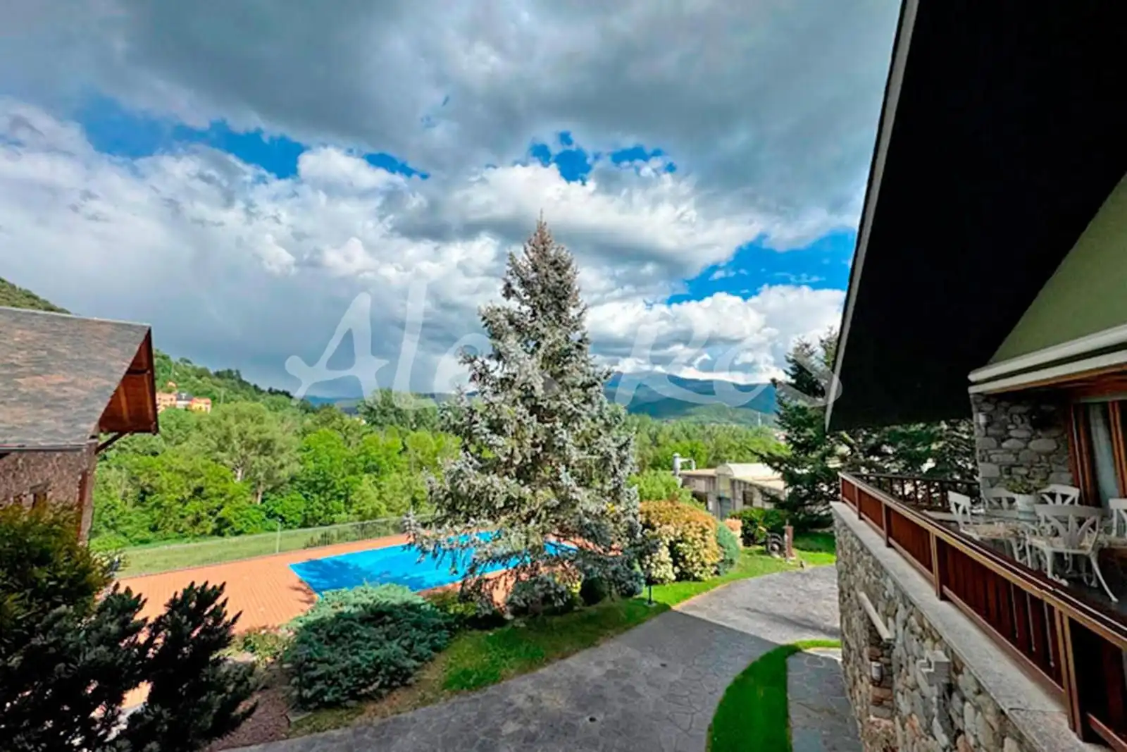 Terrassa de Casa o xalet en venda en La Seu d'Urgell amb Aire condicionat, Calefacció i Jardí privat