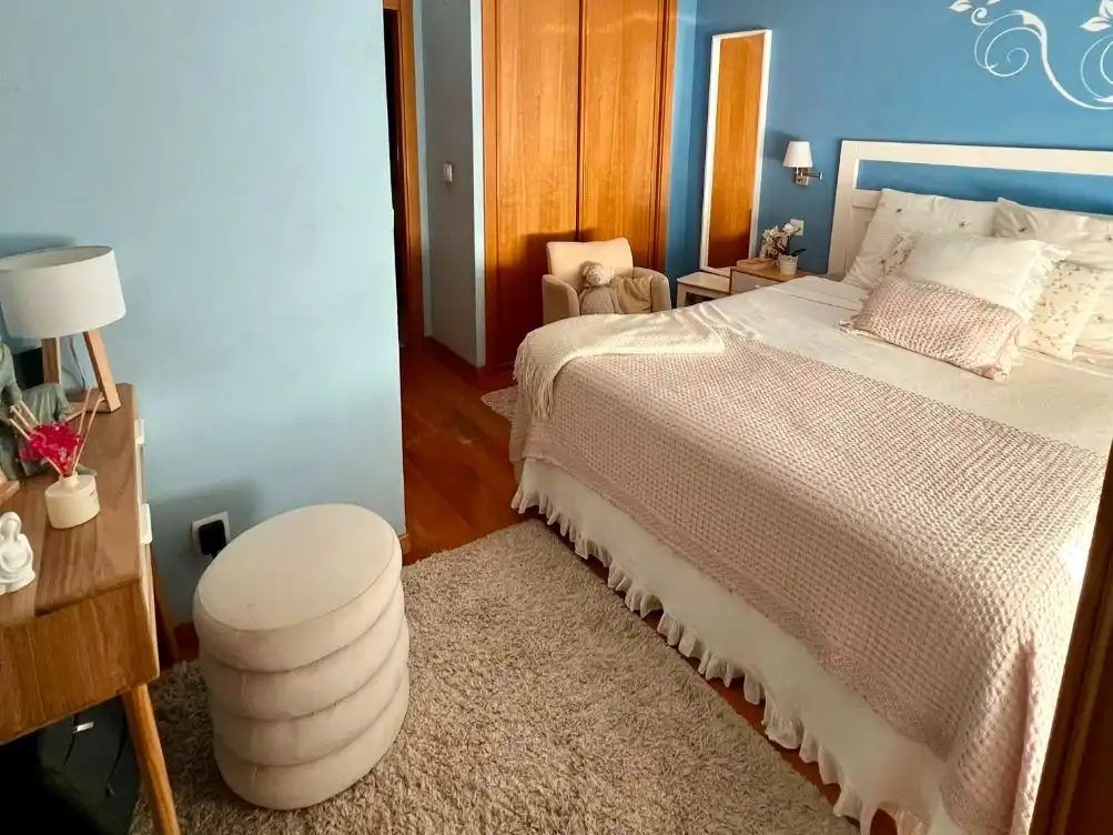 Habitación de Piso en venta en Vigo  con Calefacción, Parquet y Trastero