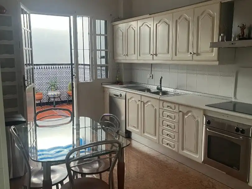 Cuina de Casa o xalet en venda en La Luisiana amb Aire condicionat, Terrassa i Balcó