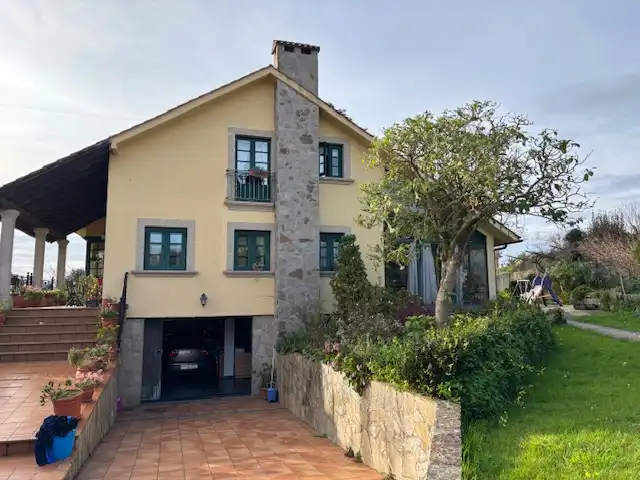 Vista exterior de Casa o chalet en venta en Narón con Calefacción, Jardín privado y Parquet