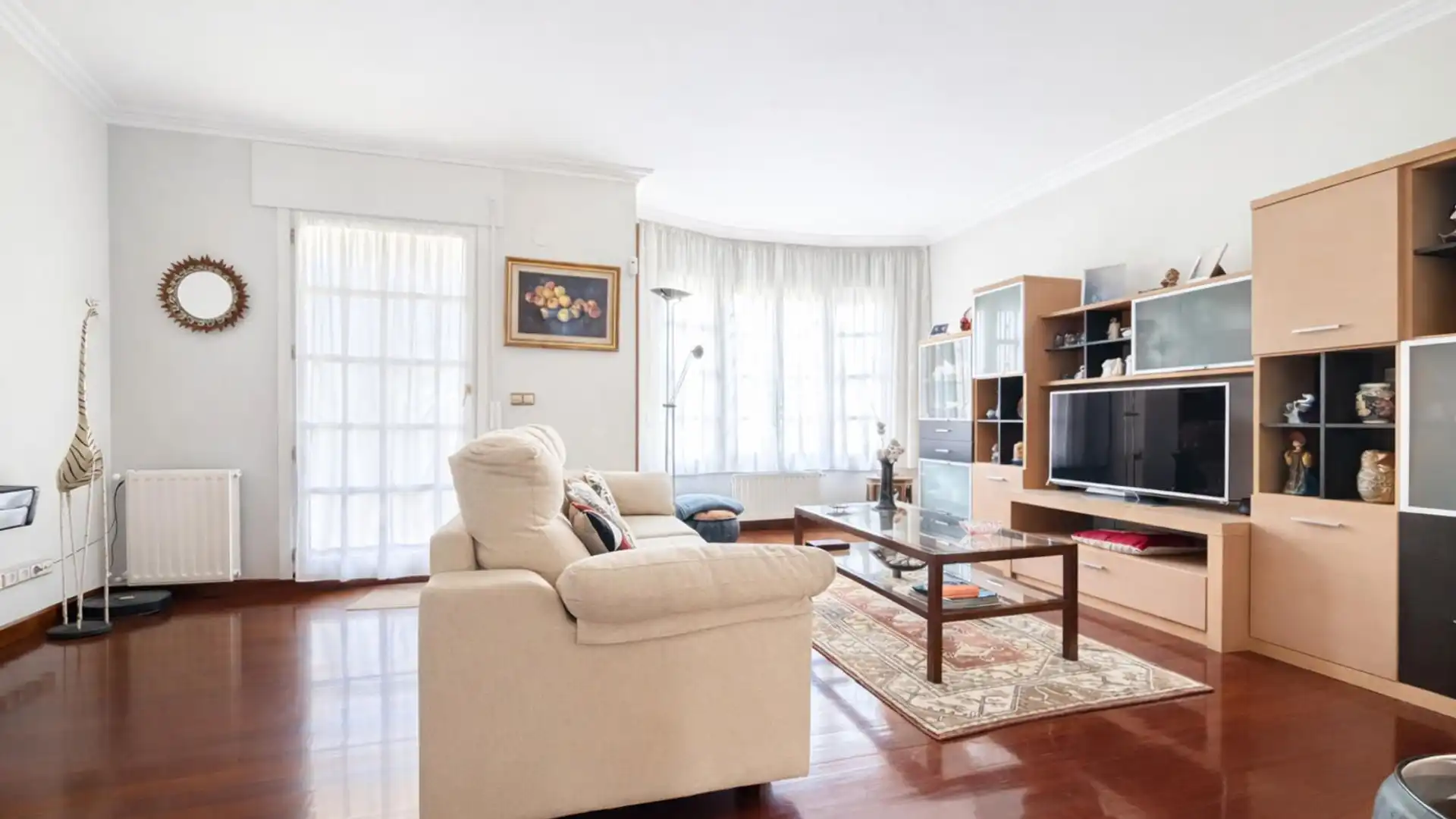 Sala de estar de Casa adosada en venta en Lasarte-Oria con Calefacción, Jardín privado y Parquet