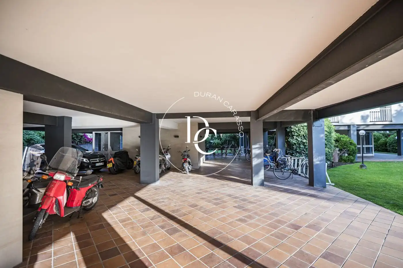 Terrasse von Wohnung zum Verkauf in Sitges mit Klimaanlage, Heizung und Privatgarten