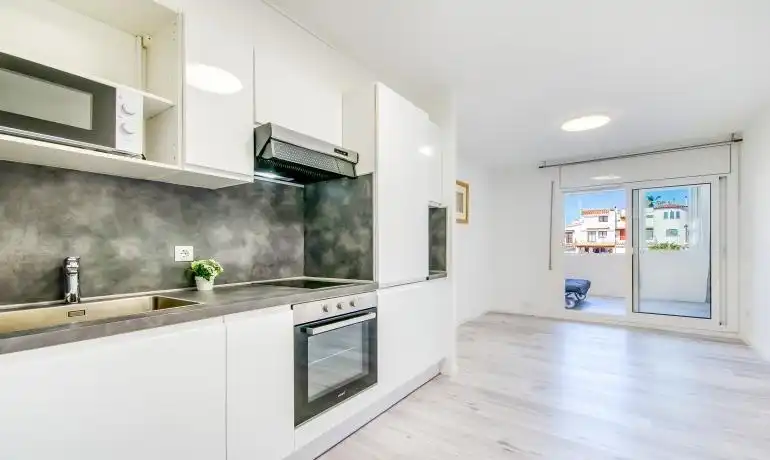 Studio with lift for sale in POBLAT TIPIC/AV. CANAL 19