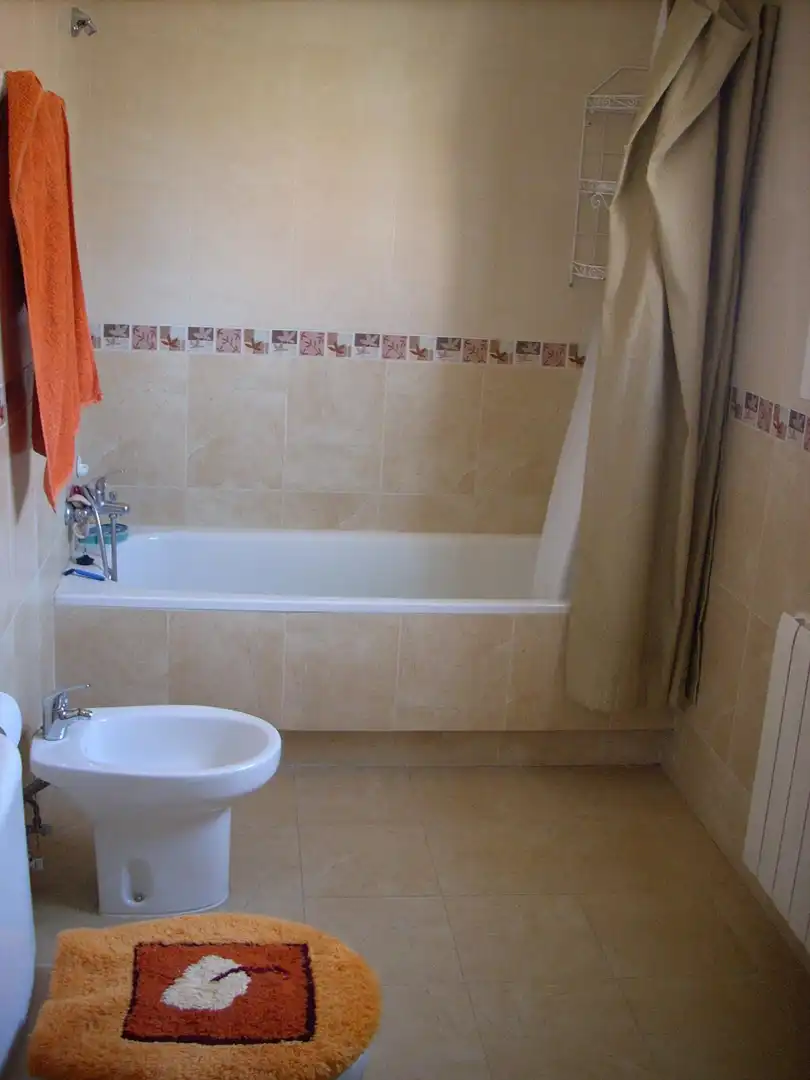 Baño de Casa adosada en venta en Santa Cruz del Retamar con Calefacción, Jardín privado y Terraza