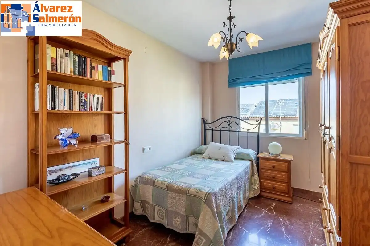 Casa pareada con piscina en venta en Calle CARLOS CANO (HI), imagen 23