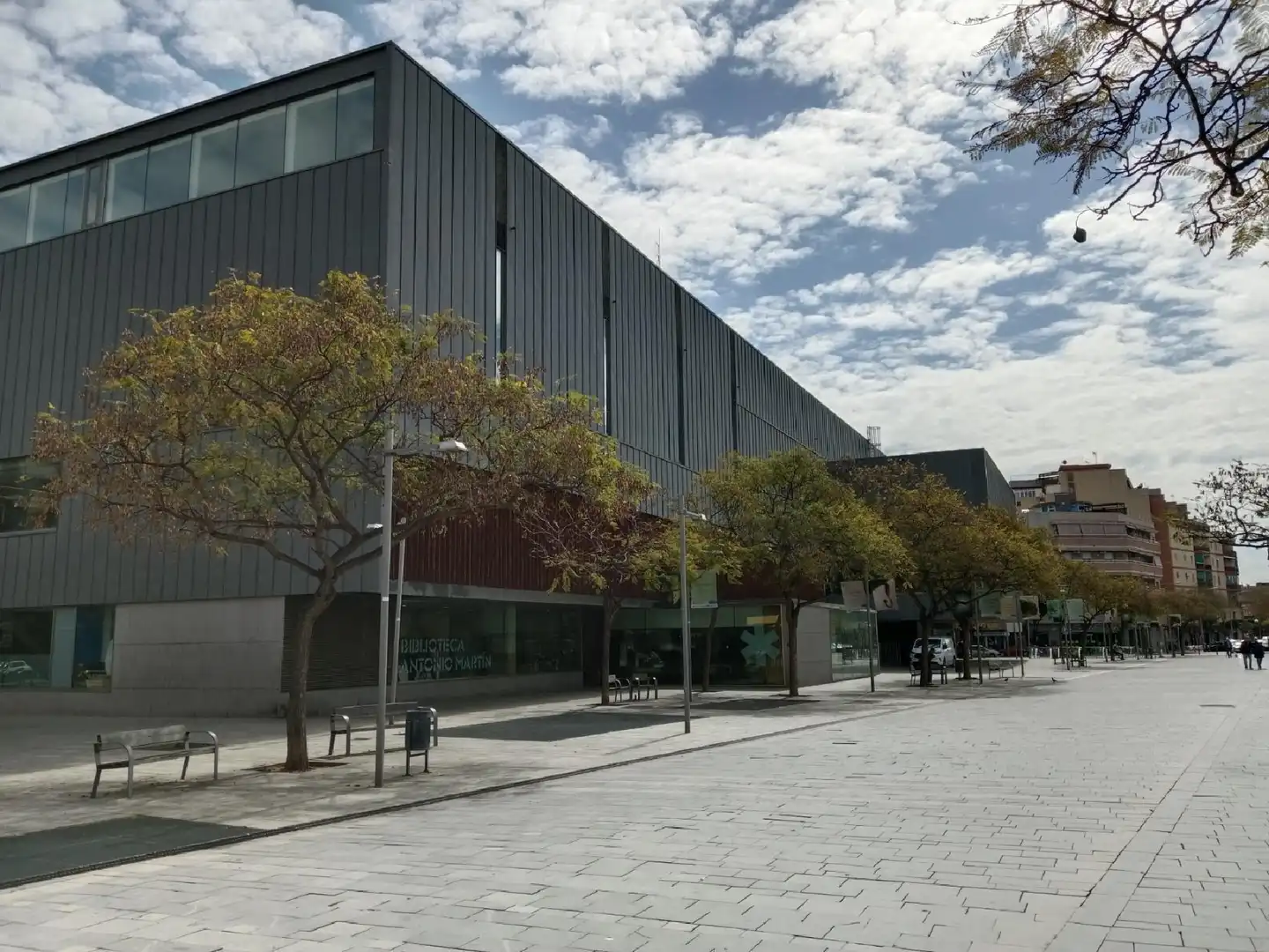 Vista exterior de Piso en venta en Cornellà de Llobregat