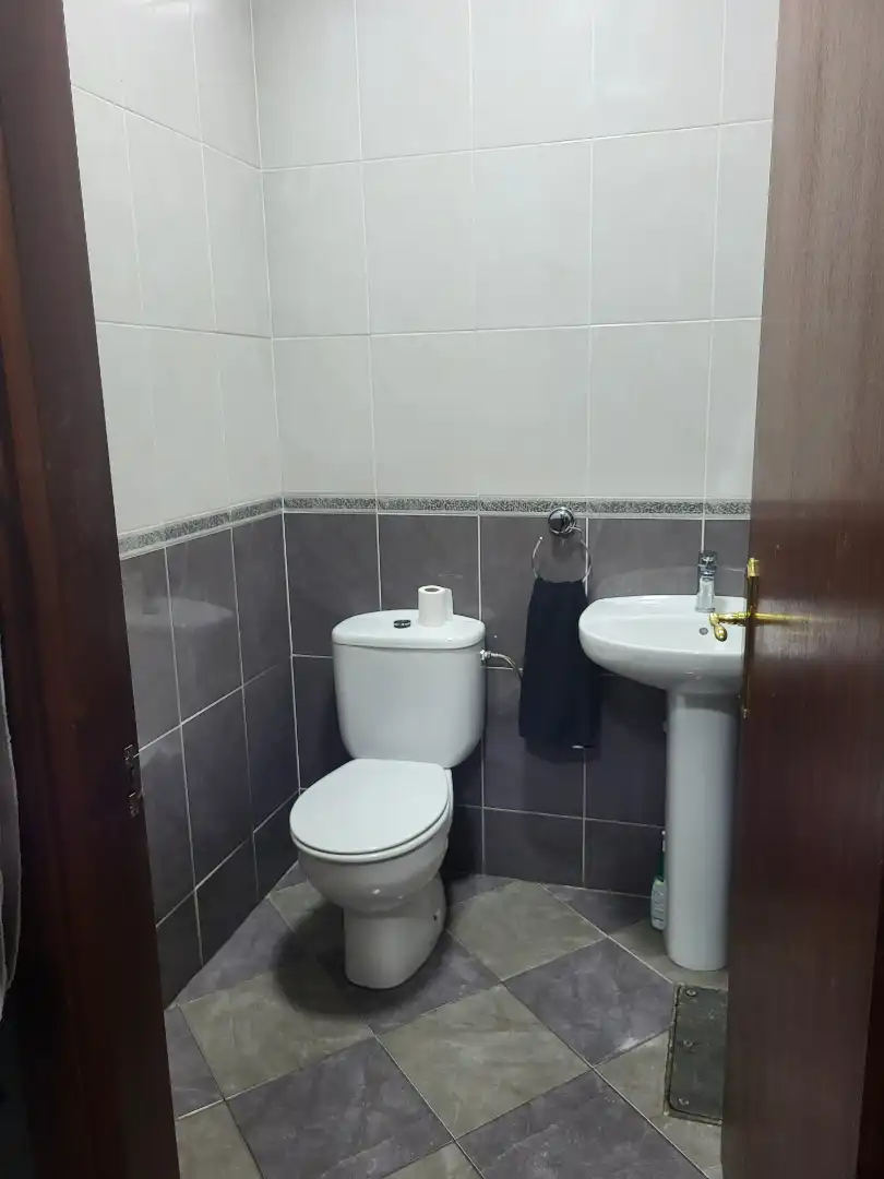 Bany de Local de lloguer en Tolosa amb Aire condicionat, Moblat i Internet