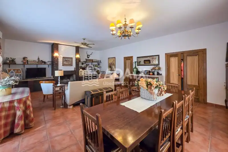 Comedor de Finca rústica en venta en Úbeda con Terraza, Trastero y Balcón