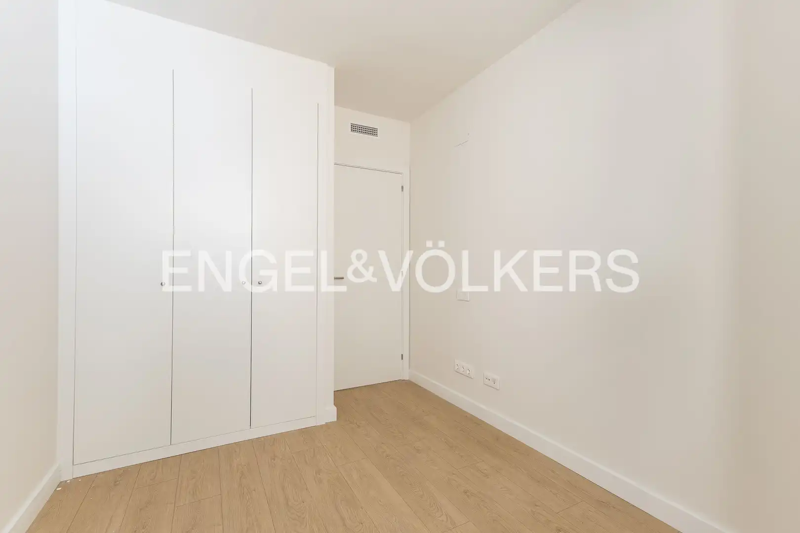 Habitación de Ático en venta en Vilanova i la Geltrú con Aire acondicionado, Calefacción y Terraza