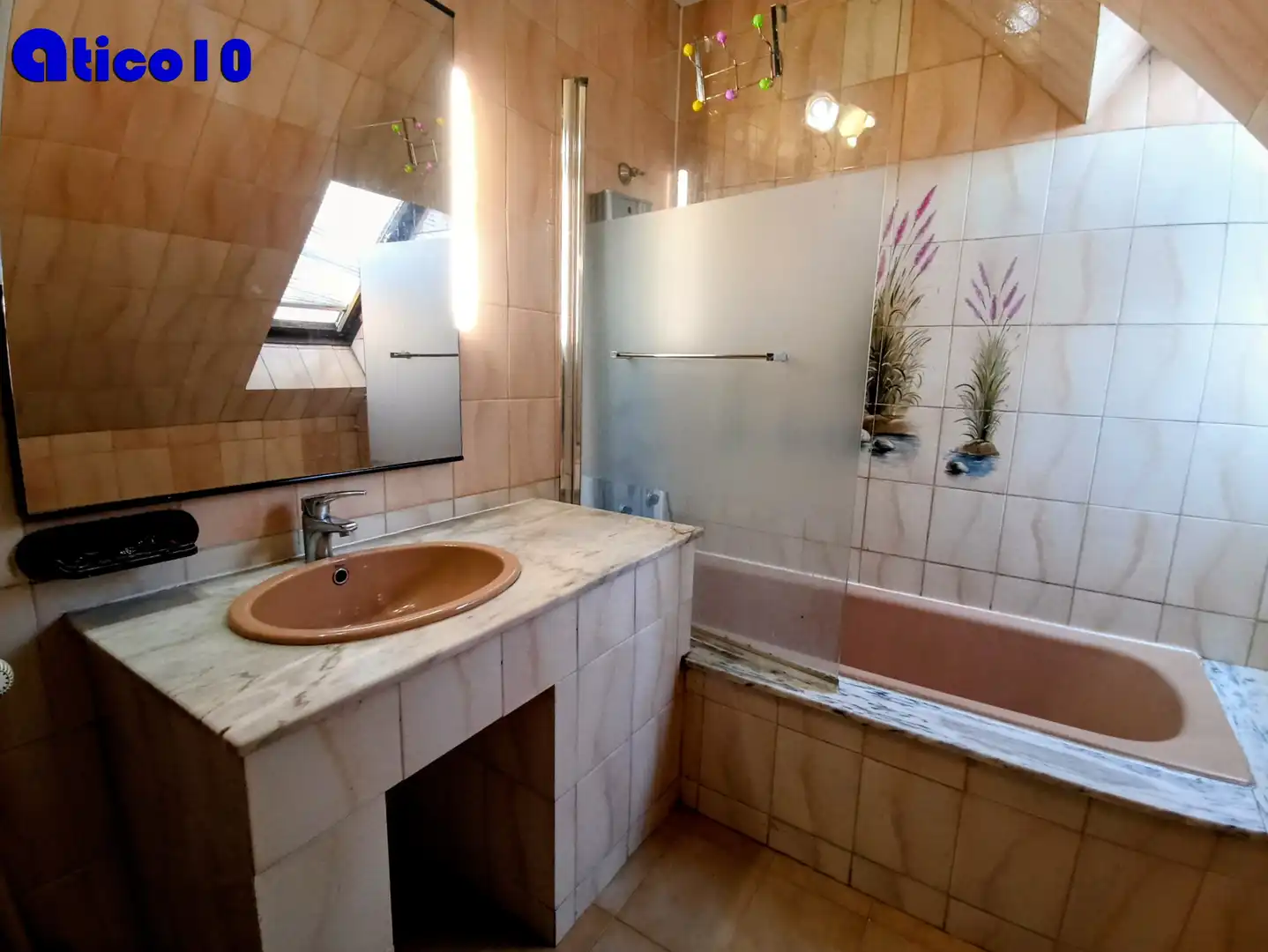 Bathroom of Attic for sale in Oviedo   with Heating, Parquet flooring and Terrace