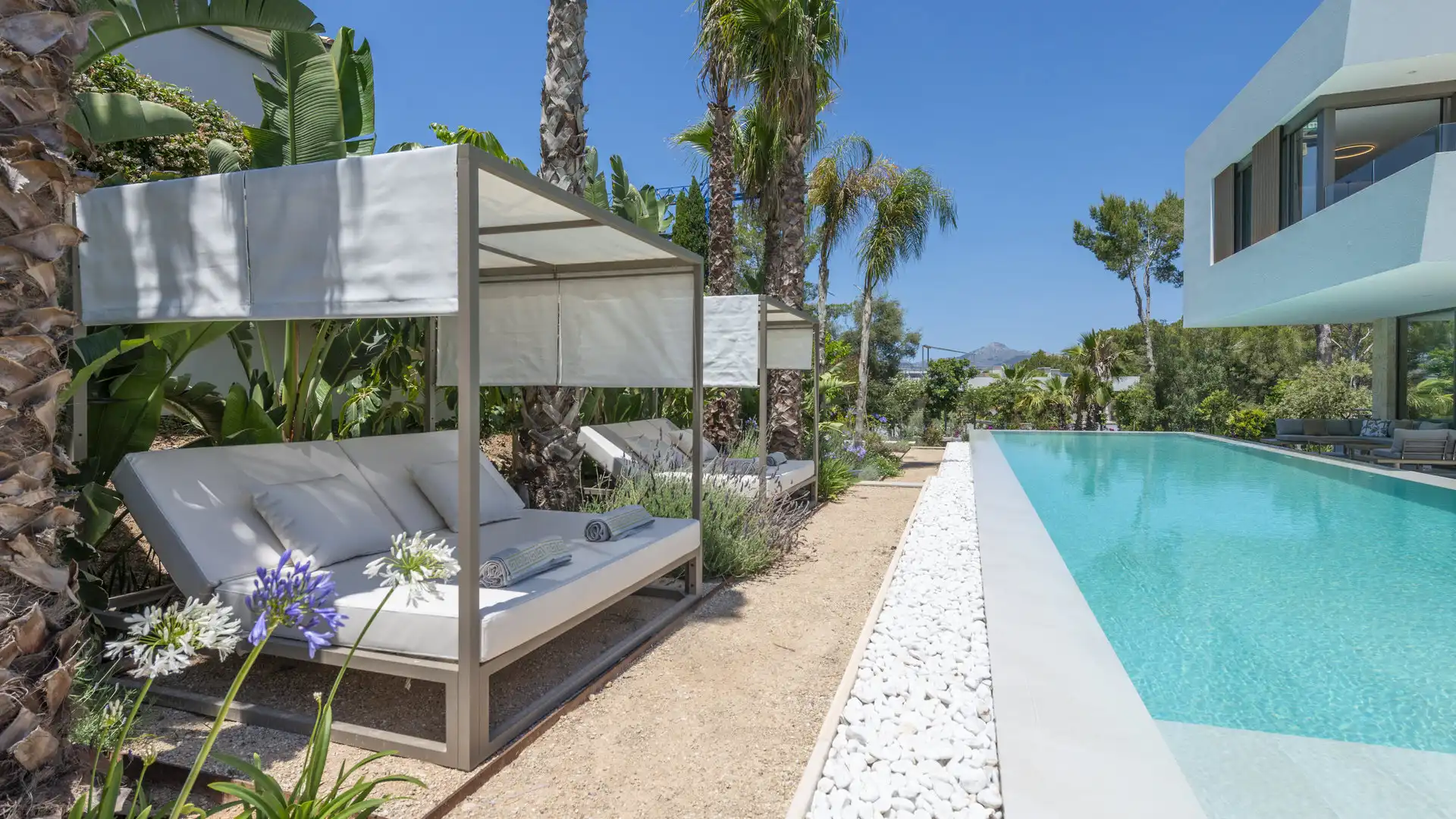 Swimming pool of Houses for sale in Calvià  with Air Conditioner, Heating and Parquet flooring