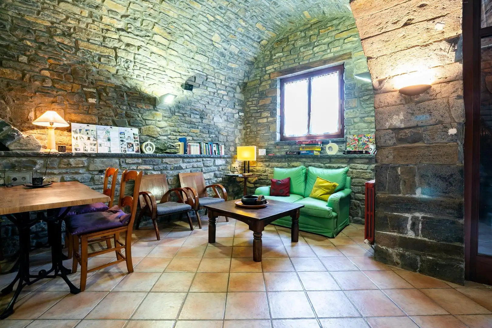 Sala d'estar de Casa o xalet en venda en Boltaña amb Calefacció, Terrassa i Moblat