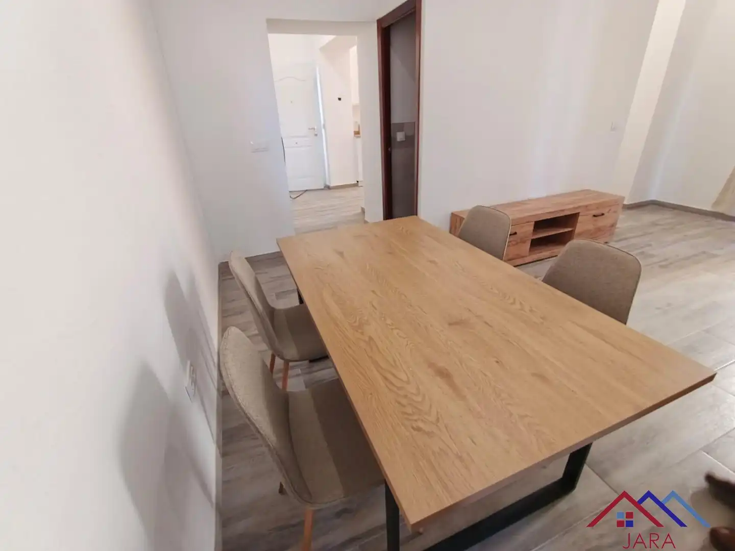 Menjador de Apartament de lloguer en Jerez de la Frontera amb Aire condicionat, Terrassa i Moblat