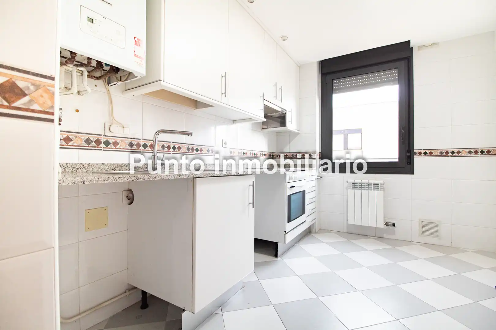 Kitchen of Flat for rent in Valladolid  with Heating and Parquet flooring