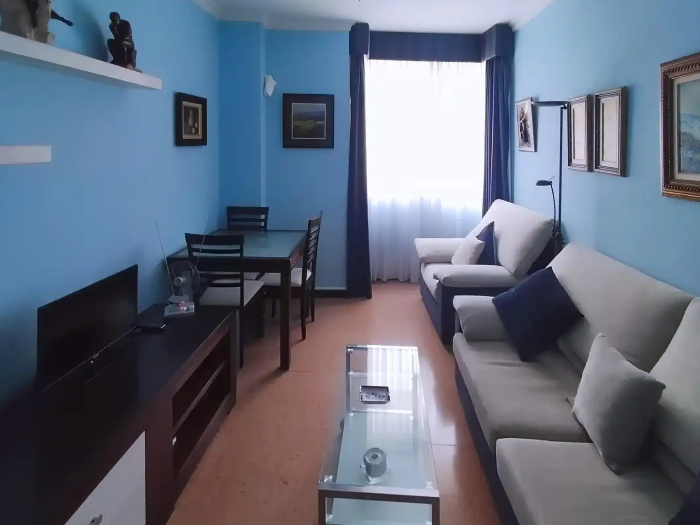 Sala d'estar de Pis en venda en Las Palmas de Gran Canaria amb Moblat i Balcó
