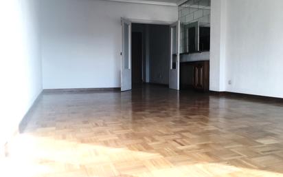 Living room of Flat for sale in  Madrid Capital  with Heating