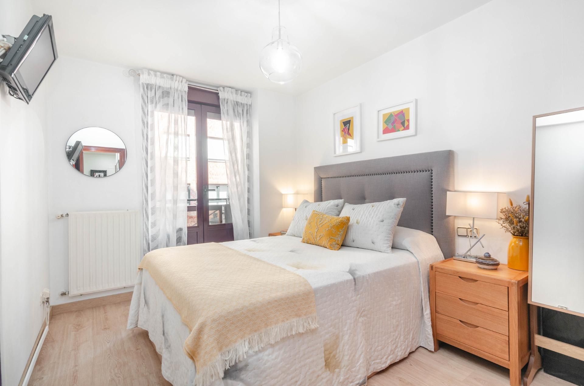 Habitación de Piso en venta en Oviedo  con Calefacción y Balcón
