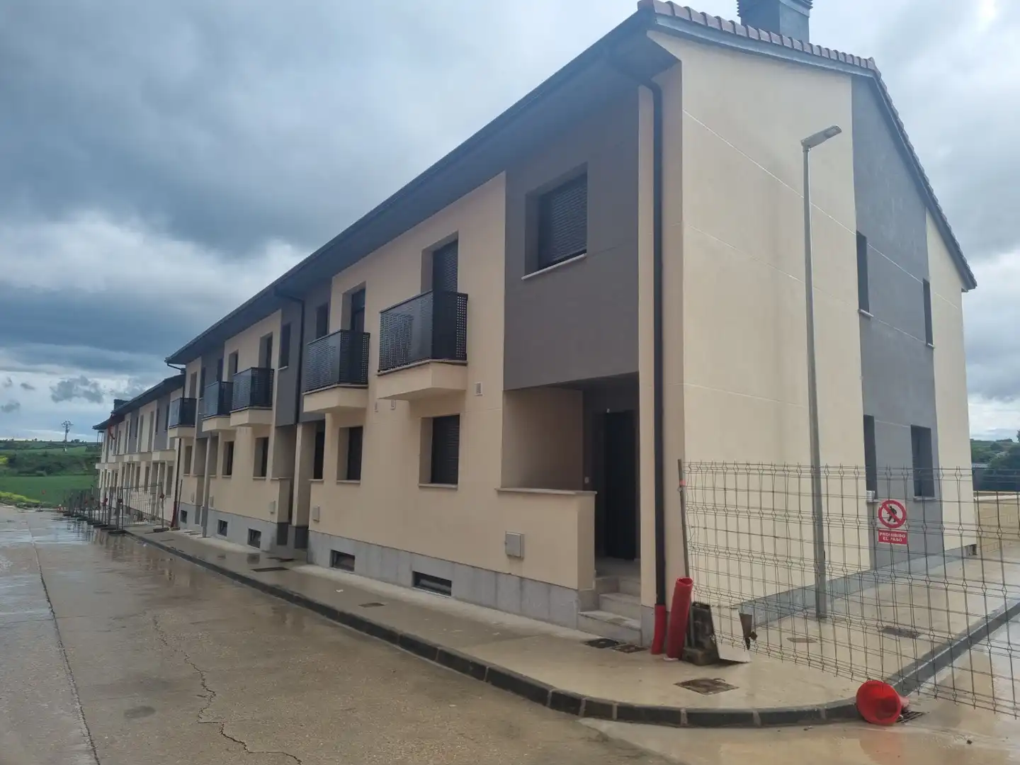 Exterior view of Detached homes for sale in Villagonzalo Pedernales  with Heating and Private garden