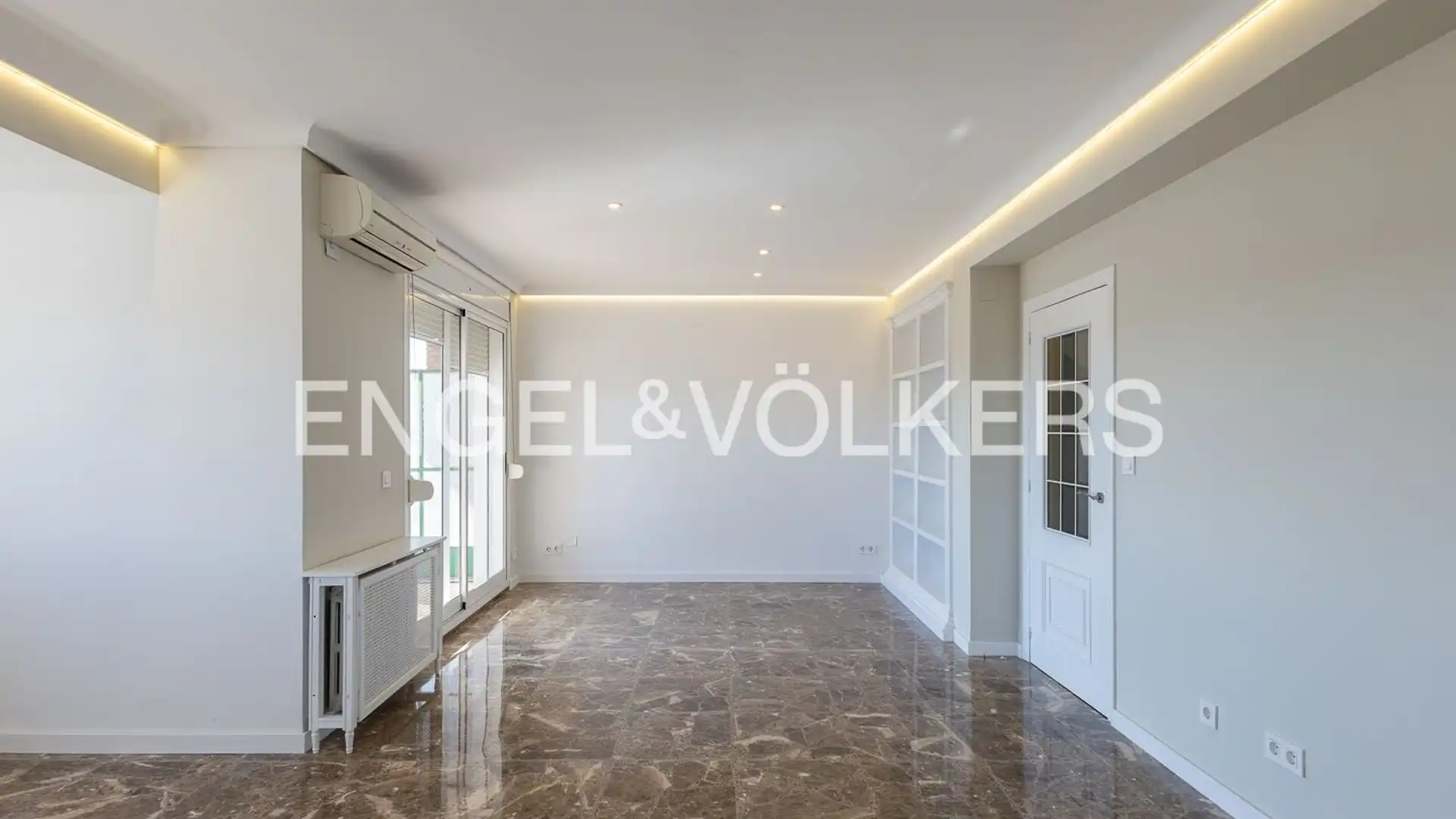 Sala de estar de Piso de alquiler en  Valencia Capital con Aire acondicionado, Calefacción y Terraza