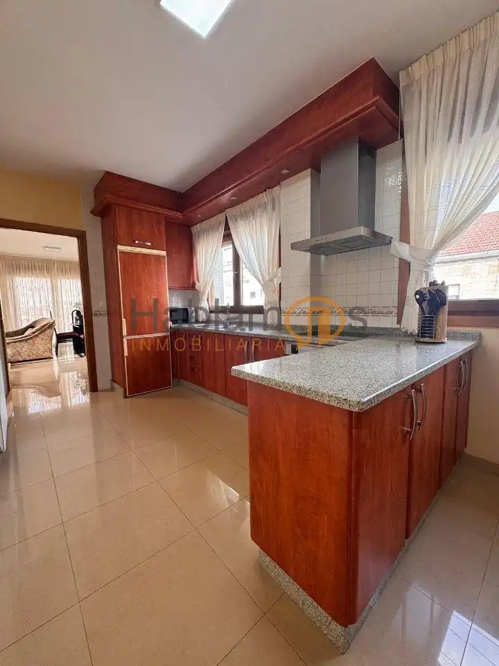 Cocina de Casa o chalet en venta en Vilagarcía de Arousa con Calefacción, Jardín privado y Terraza