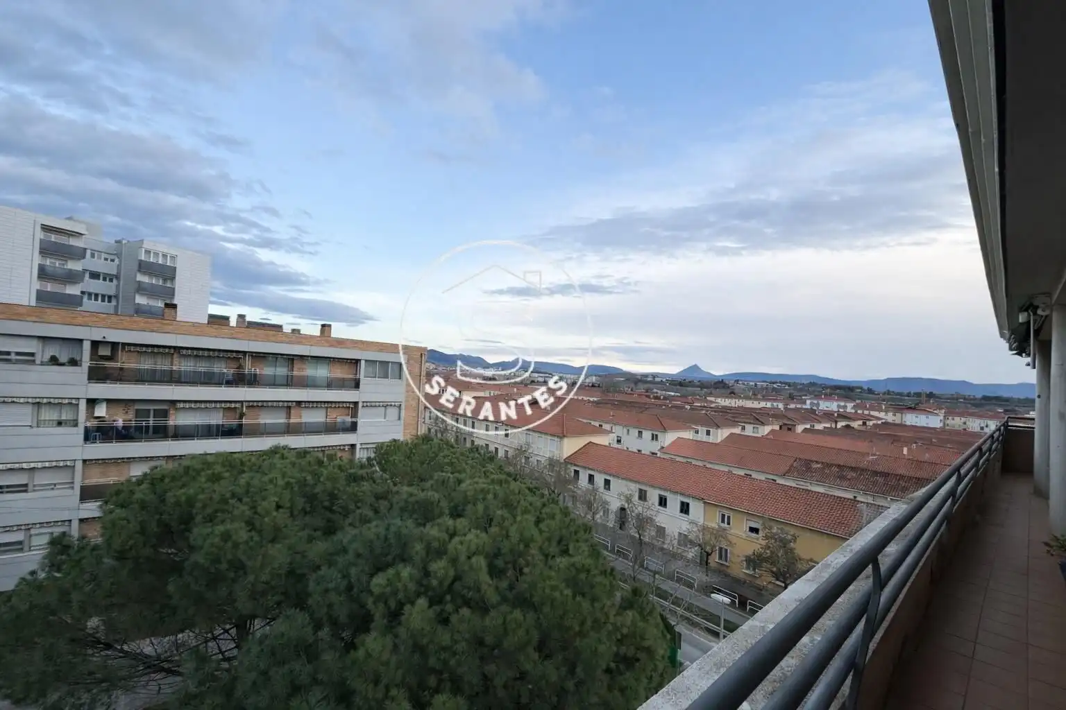 Vista exterior de Ático en venta en  Pamplona / Iruña con Calefacción, Terraza y Trastero